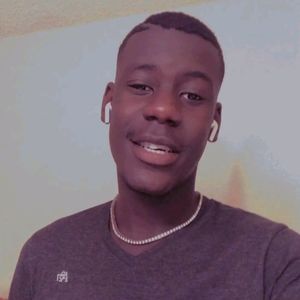 Meet your Posher, Etienne